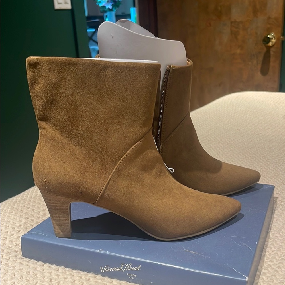 Universal Thread Tan Heeled Boots Suede Minimalist Design